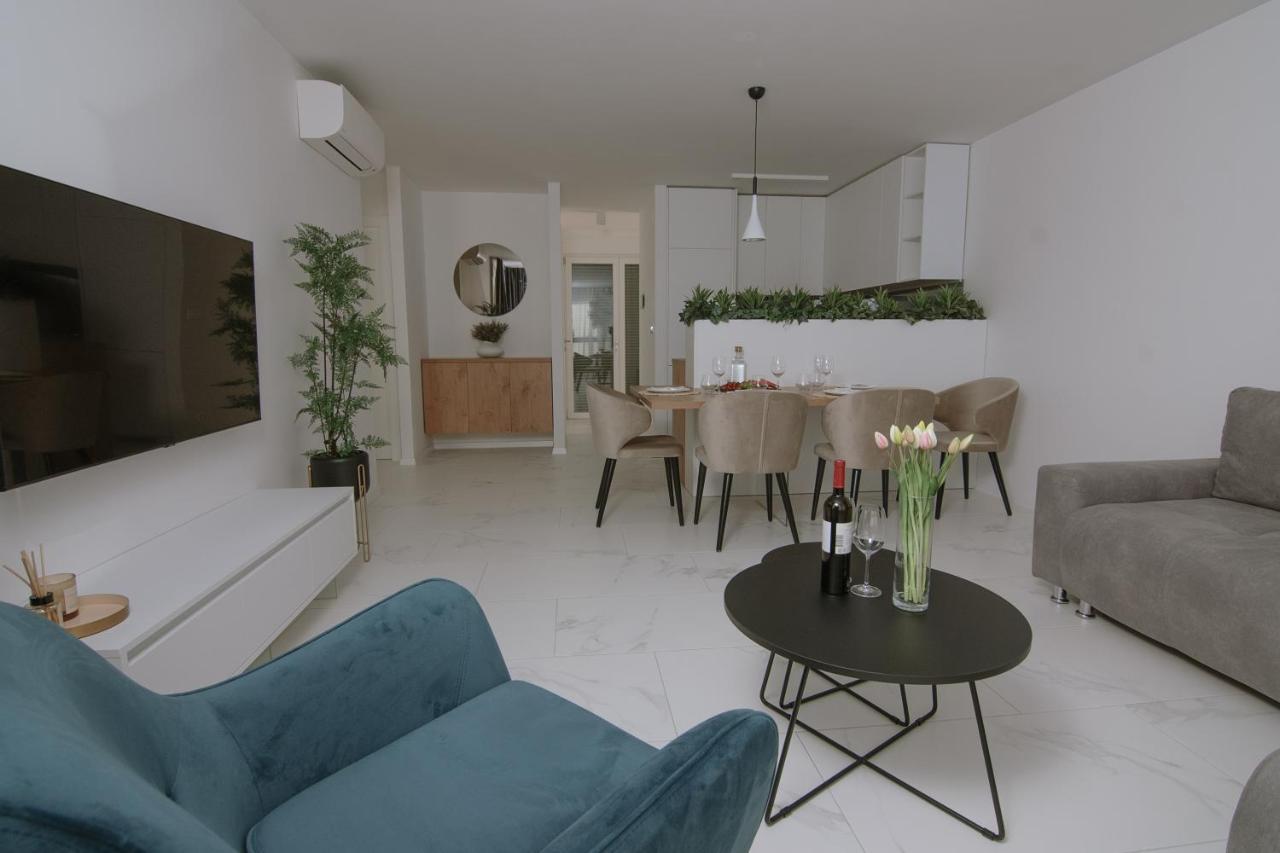 Apartments Adriatic Pearl Trogir Bagian luar foto
